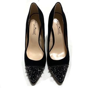 New ANNE MICHELLE Momentum Black Faux Suede Spike Toes Heels Sz 6.5/36.5
